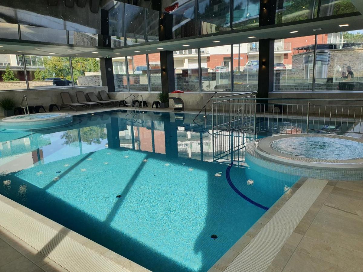 Apartament Szafir W Budynku Basenowym Morska Klifowa Rewal Bagian luar foto